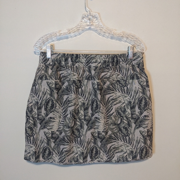 ZeroXposur Green Leaf Print Athletic Skort, size M - Picture 5 of 6